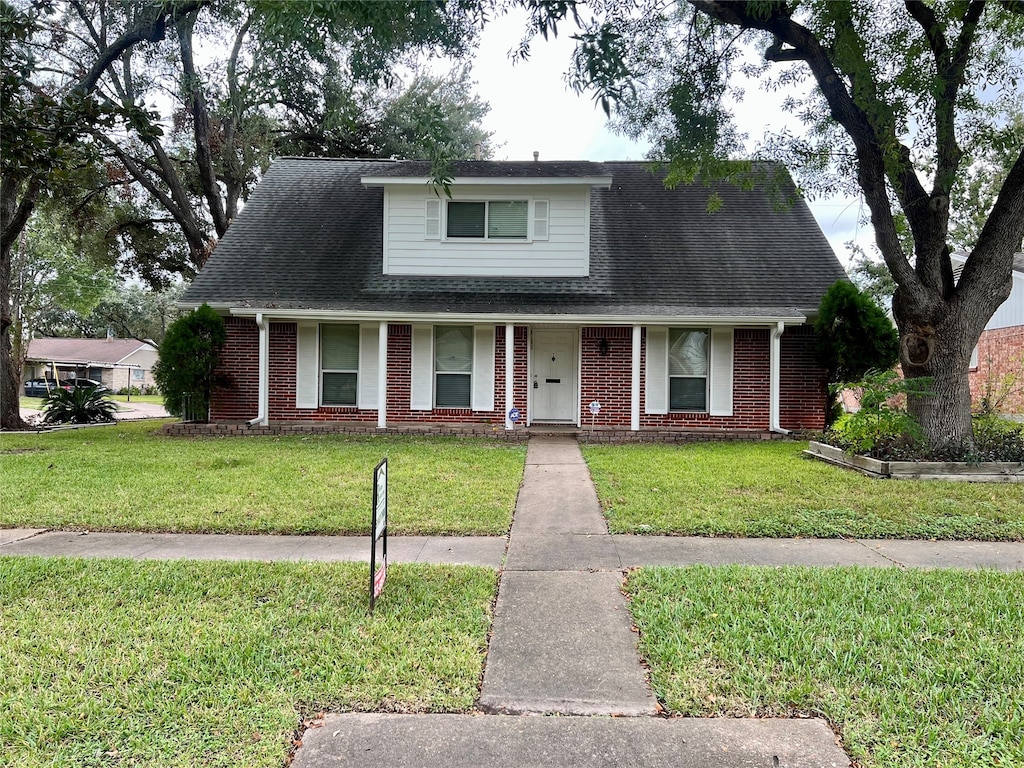 bungalow-style house featuring a front yard