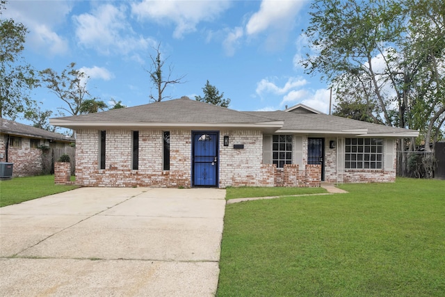 view of front of property featuring central air condition unit and a front yard