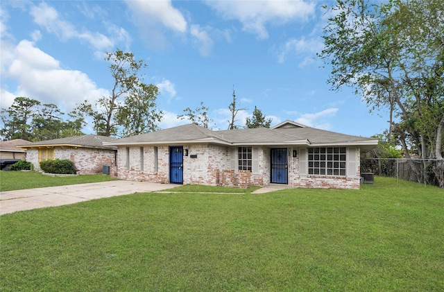 ranch-style home featuring a front yard