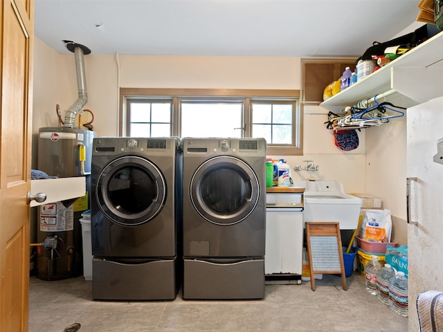 washroom with plenty of natural light, light tile patterned flooring, and independent washer and dryer