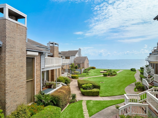 view of yard featuring a water view