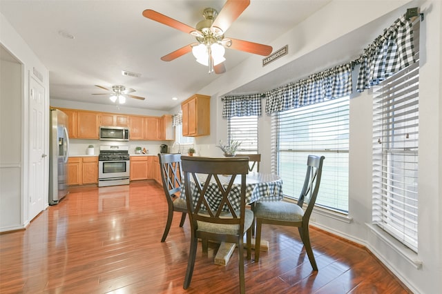 dining area with light hardwood / wood-style floors, ceiling fan, and sink