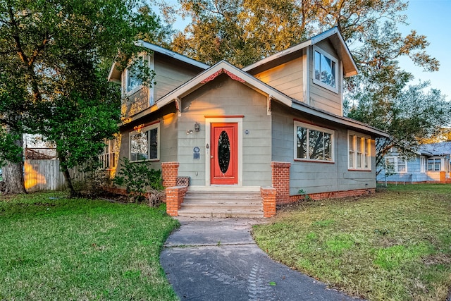 view of front facade with a front lawn