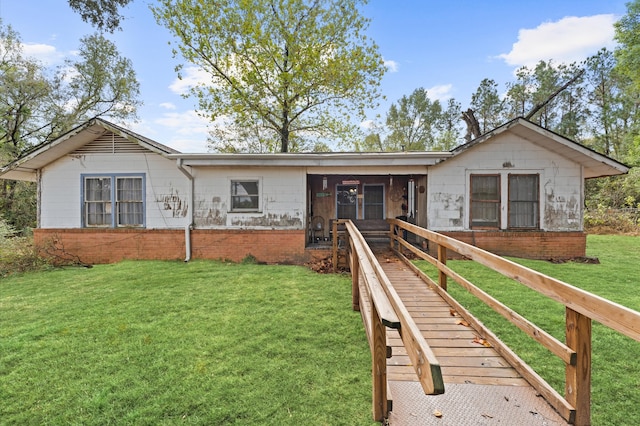 view of front of property with a front yard