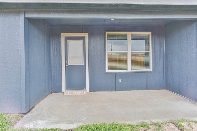 entrance to property featuring a patio area