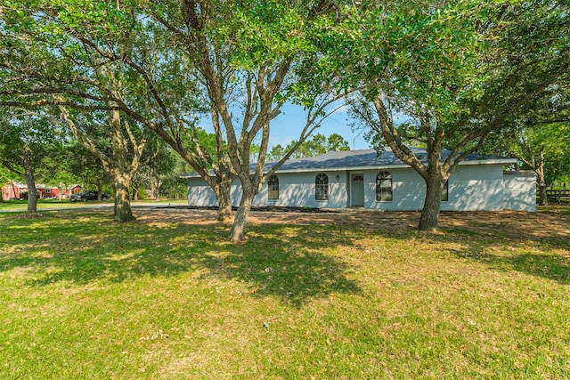 ranch-style home with a front yard