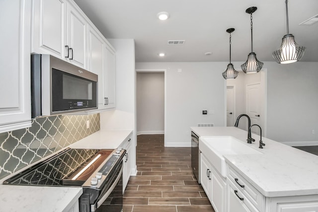 6804 Westview Dr Unit 3405, Houston, TX 77055 - kitchen featuring appliances with stainless steel finishes, baseboards, a sink, decorative backsplash, and recessed lighting