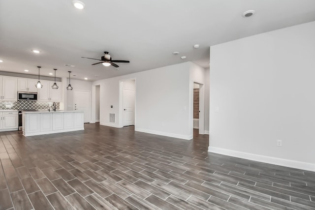 6804 Westview Dr Unit 3405, Houston, TX 77055 - unfurnished living room featuring ceiling fan, baseboards, recessed lighting, a sink, and dark wood-type flooring
