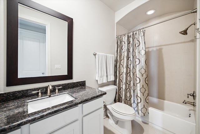 full bathroom with shower / tub combo with curtain, vanity, and toilet