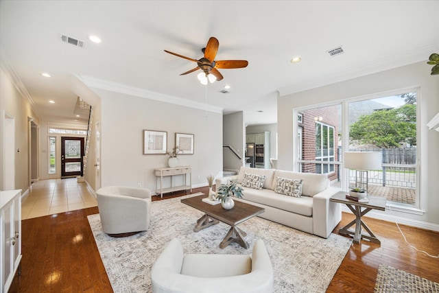 living area featuring crown molding, visible vents, wood finished floors, and recessed lighting