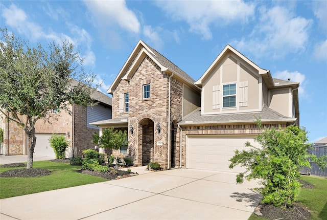 view of front facade featuring a garage and a front yard