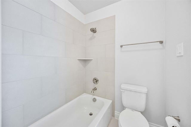 bathroom with tiled shower / bath and toilet