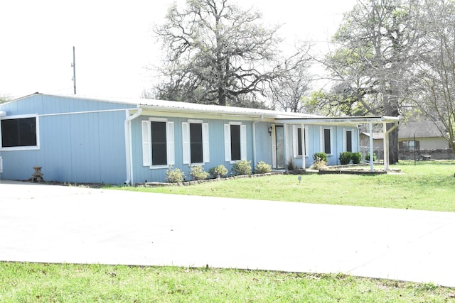 ranch-style home featuring a front yard