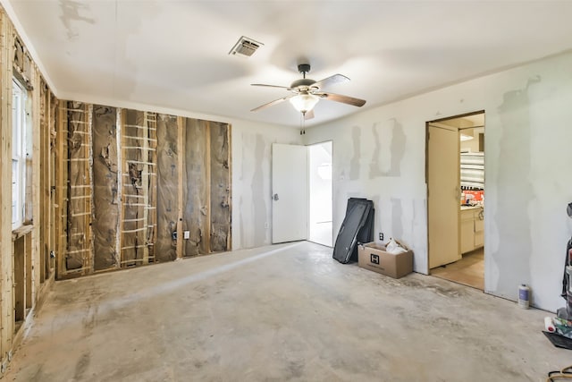 misc room featuring a healthy amount of sunlight and ceiling fan