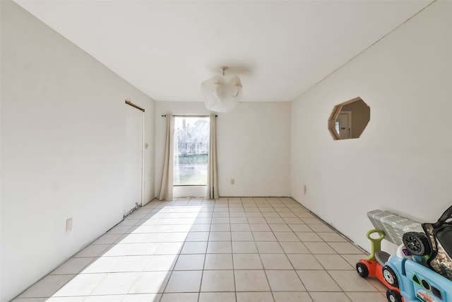 empty room featuring light tile patterned floors