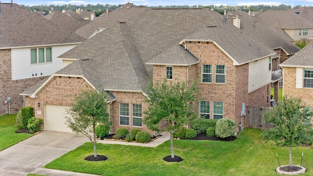 view of front of property featuring a front lawn and a garage