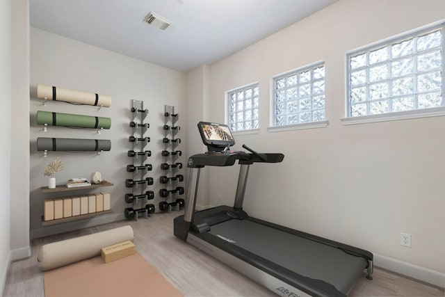 exercise area with light hardwood / wood-style flooring