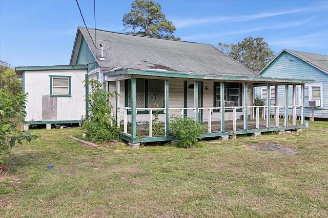 view of front of home featuring cooling unit and a front lawn