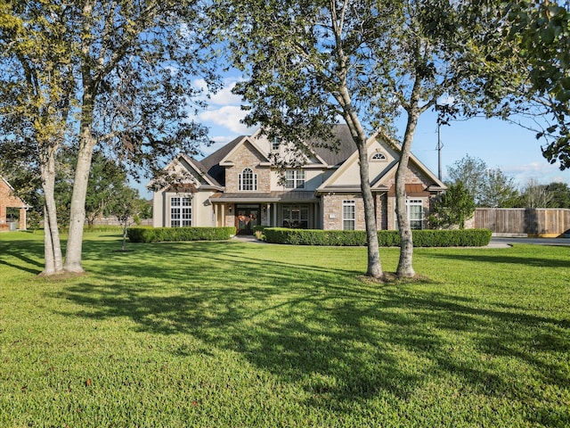 view of front facade featuring a front yard