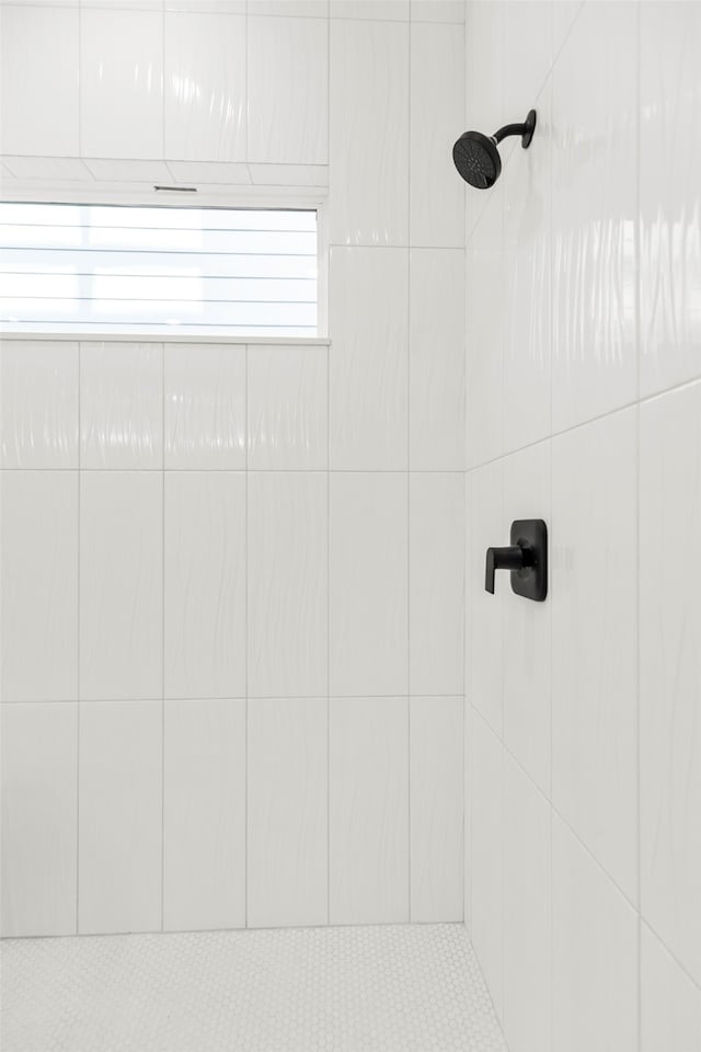 room details featuring a tile shower