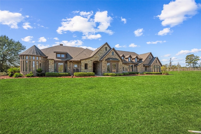 view of front of house featuring a front yard