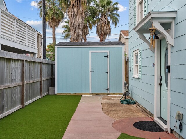 exterior space featuring a yard