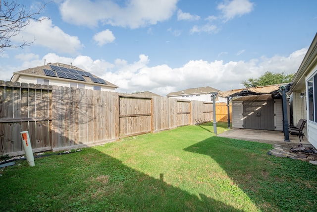 view of yard featuring a patio area