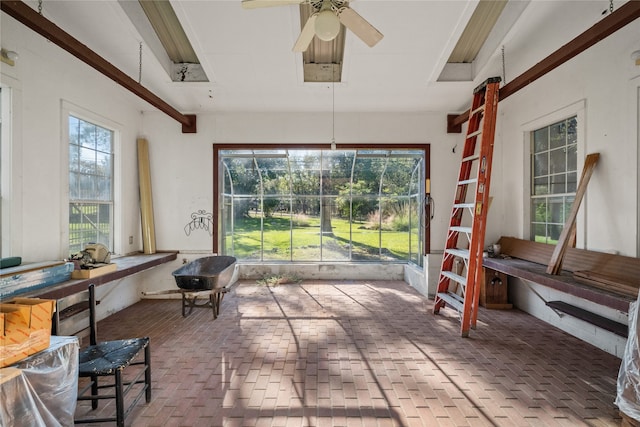 sunroom with ceiling fan