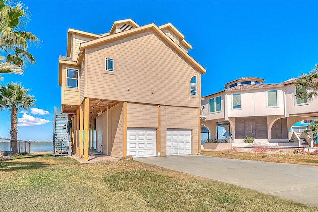 view of front of property featuring a front lawn and a garage