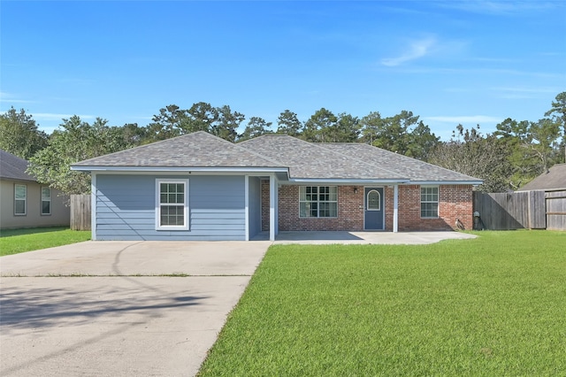 ranch-style house featuring a front lawn