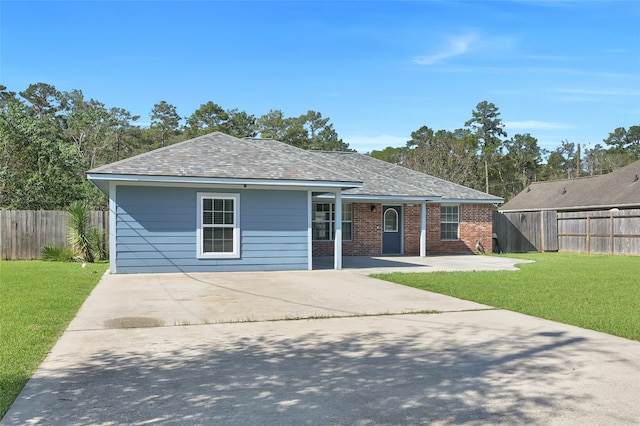 ranch-style house with a front yard