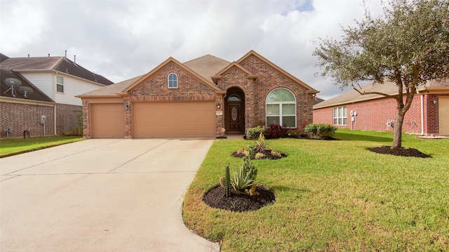 view of front of home featuring a front lawn and a garage