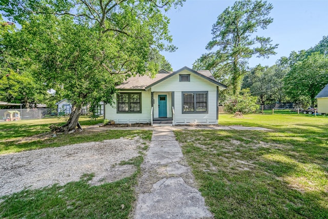 bungalow featuring a front yard