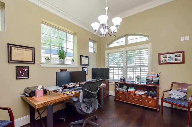 office area with dark wood-type flooring, a chandelier, a healthy amount of sunlight, and crown molding