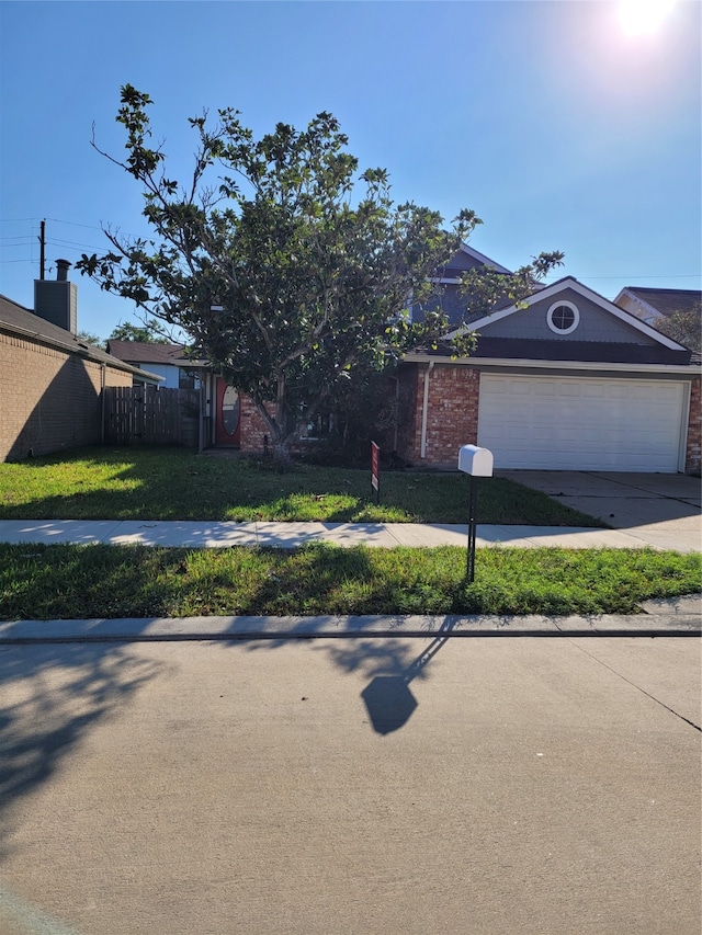 view of front of home featuring a garage and a front yard