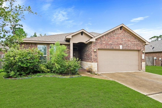 view of front facade featuring a garage and a front yard