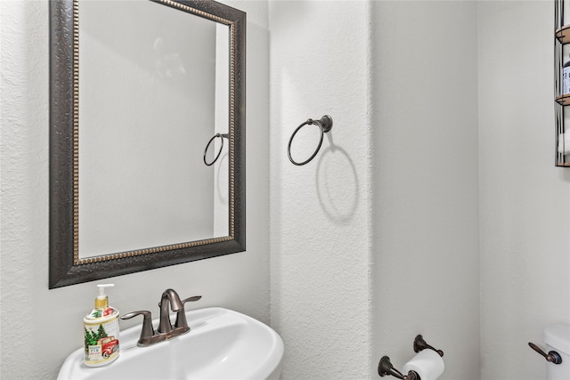 bathroom featuring toilet and sink