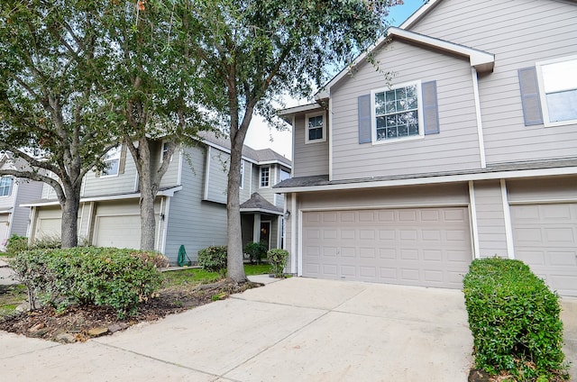 view of front property featuring a garage