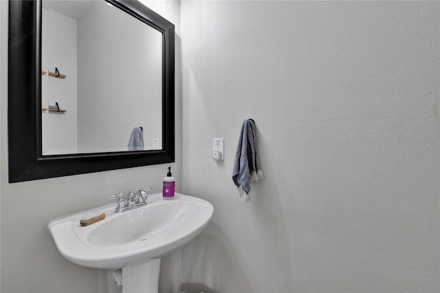 bathroom featuring sink