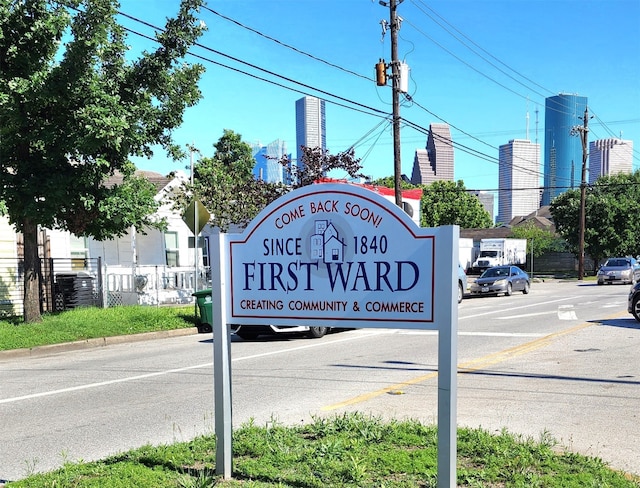 view of community / neighborhood sign