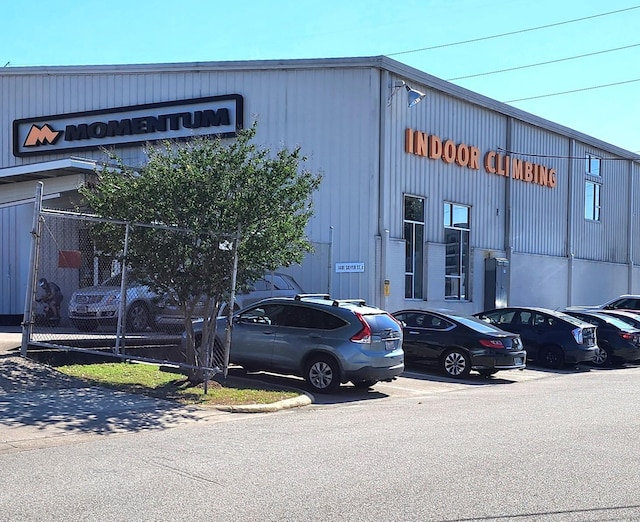 1214 Crockett St, Houston, TX 77007 - view of commercial property featuring uncovered parking