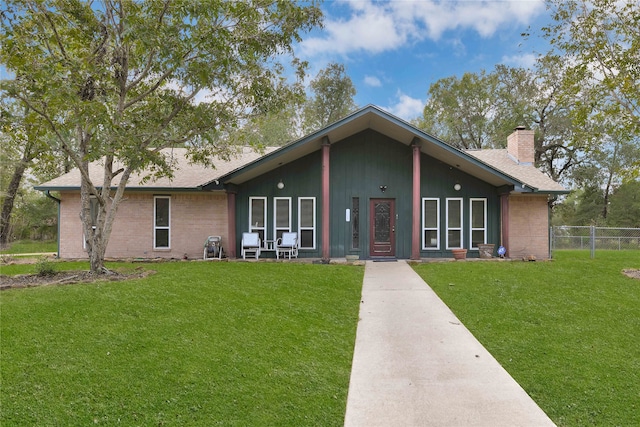 ranch-style home featuring a front yard