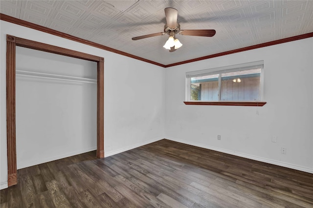 unfurnished bedroom featuring ceiling fan, dark hardwood / wood-style floors, a closet, and crown molding