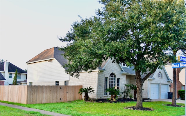 view of front of house featuring a garage and a front yard