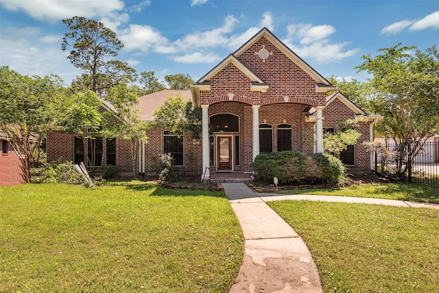 front facade featuring a front yard