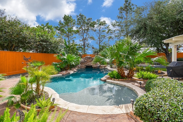 view of swimming pool