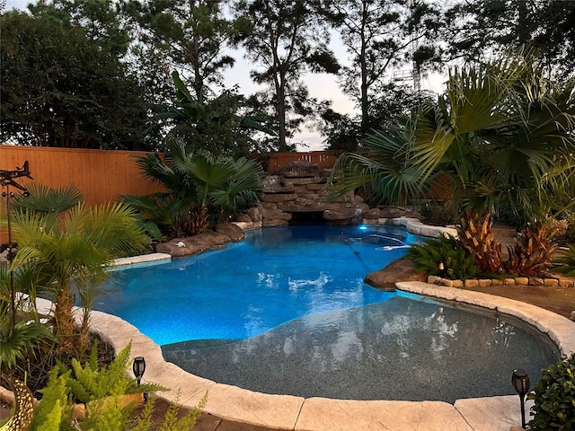 view of swimming pool