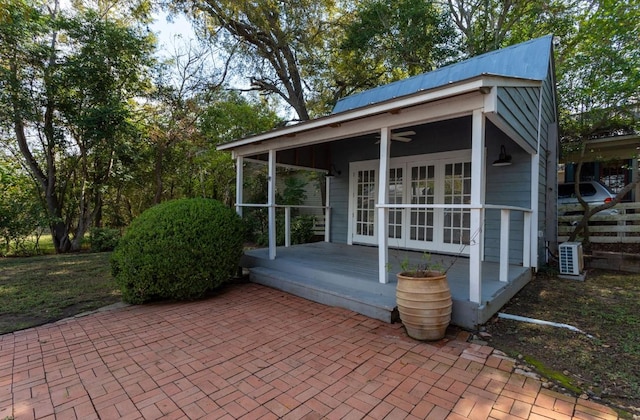 view of outdoor structure featuring a porch