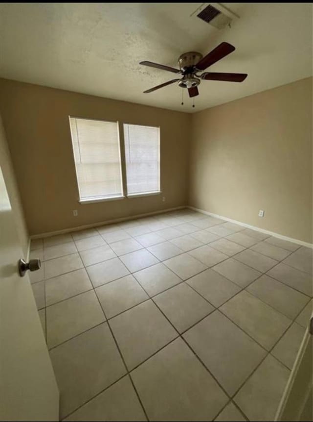 unfurnished room featuring light tile patterned floors and ceiling fan