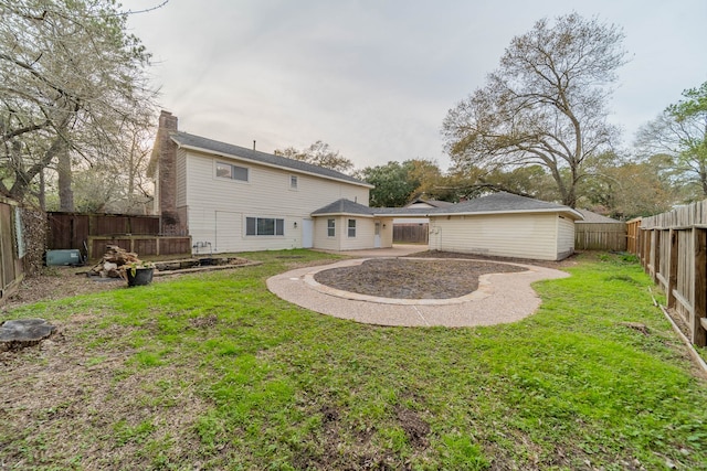 back of house featuring a lawn